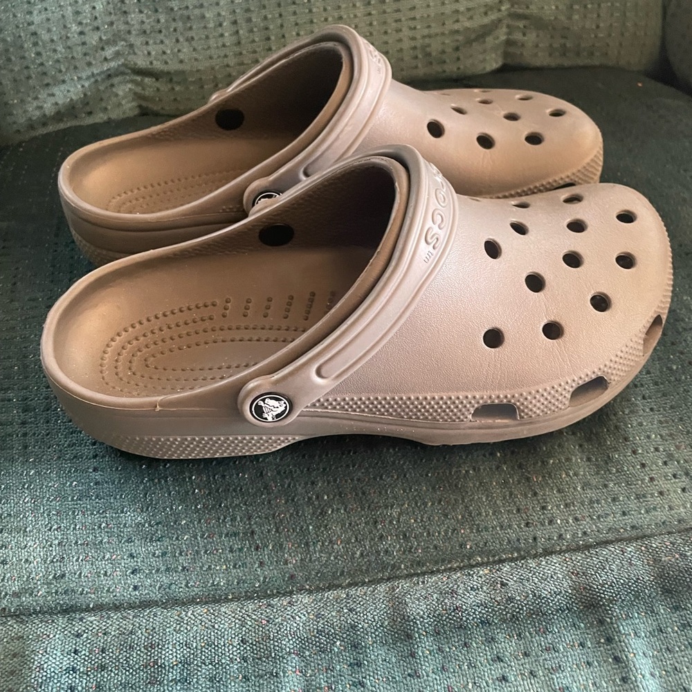 GREY CROCS